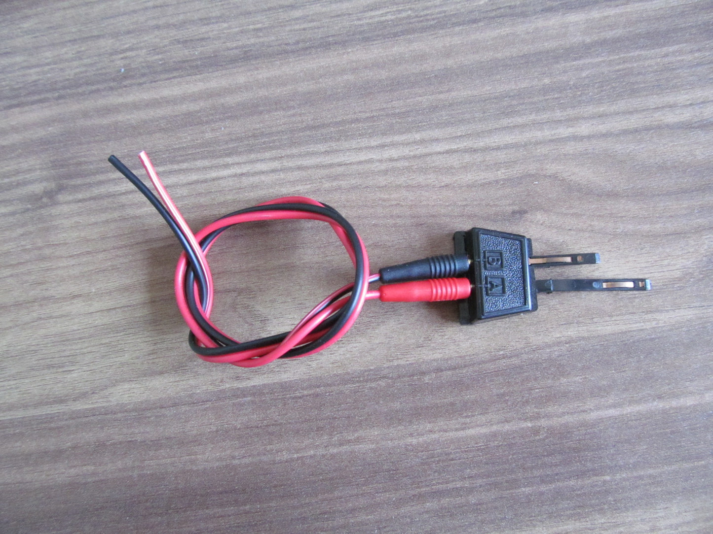 Power Connecting Clip. Hornby 2-rail.