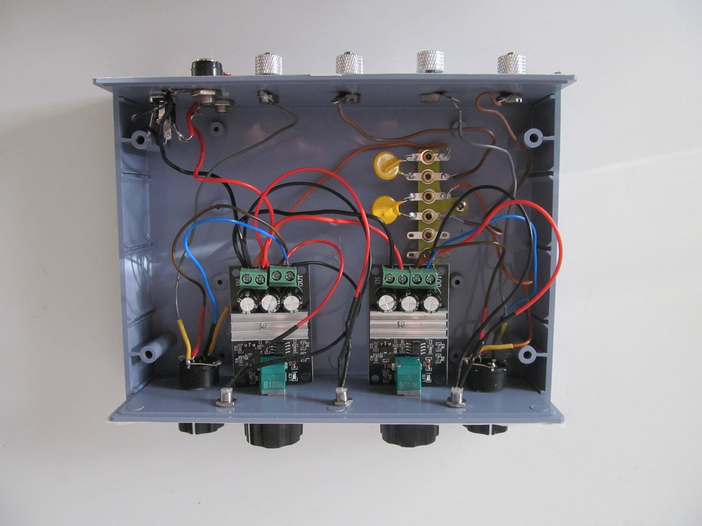 Smoothflow PWM Twin Track Controller : Build it yourself : Complete kit of Parts. Plugtop power supply included. Soldering Required
