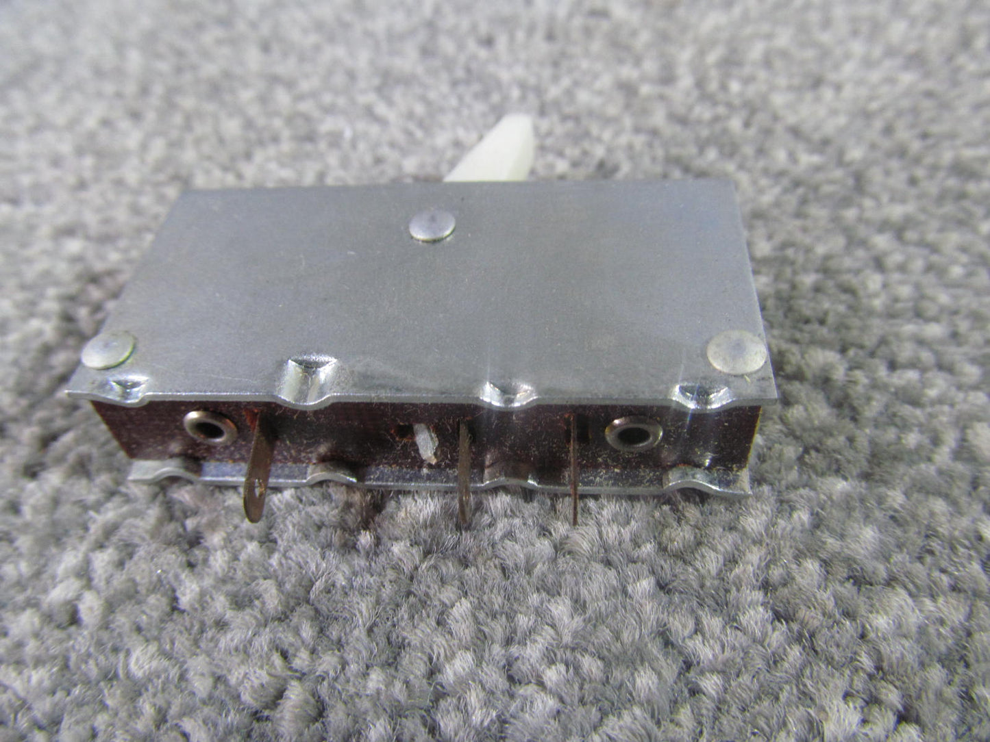 Hammant and Morgan Switch. WHITE. Flash Switch