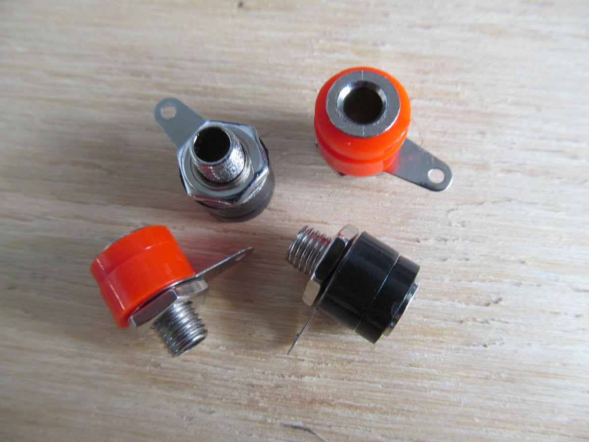 4mm banana plug socket. Panel mounting